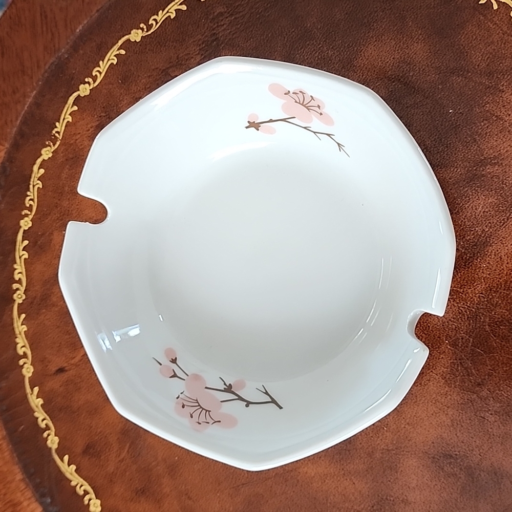 Cherry Blossom Ashtray Souvenir Inn on the Park